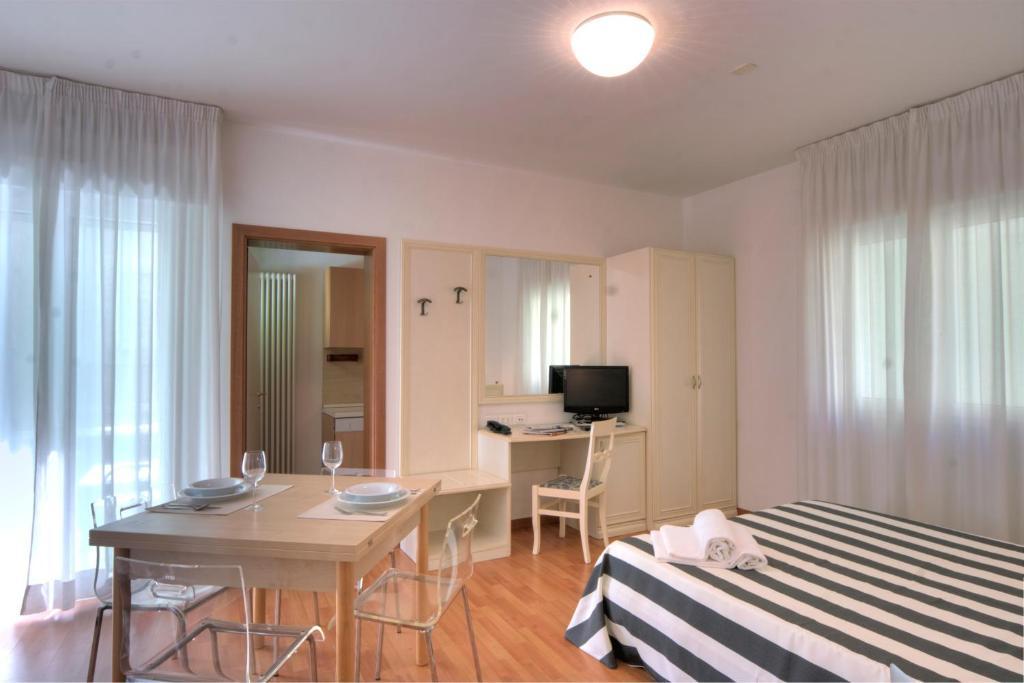 Residence Divina Rimini Cameră foto