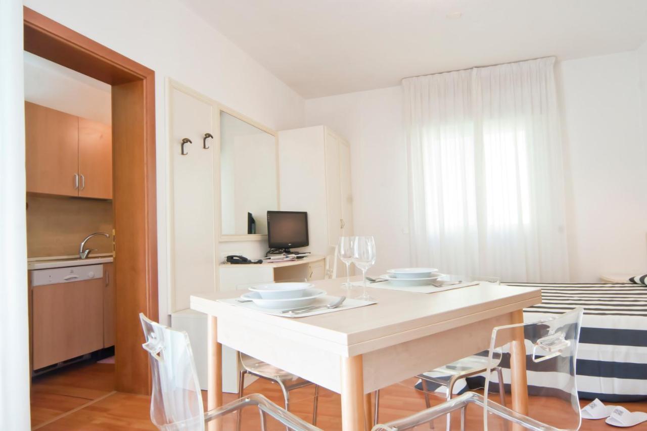 Residence Divina Rimini Cameră foto
